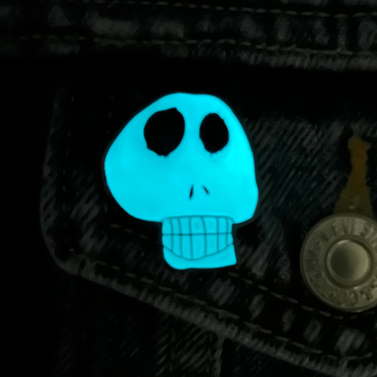 GLOWING Skull Enamel Pin